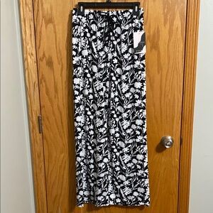 Chic Black and White Floral Wide Leg Pants